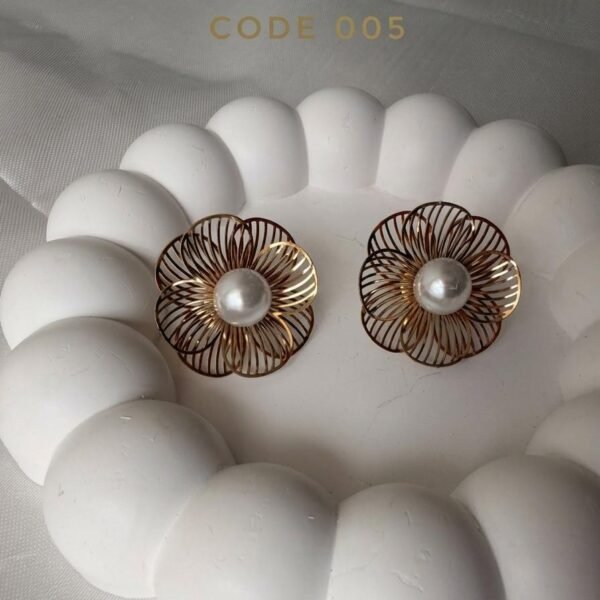 Flower with white pearl