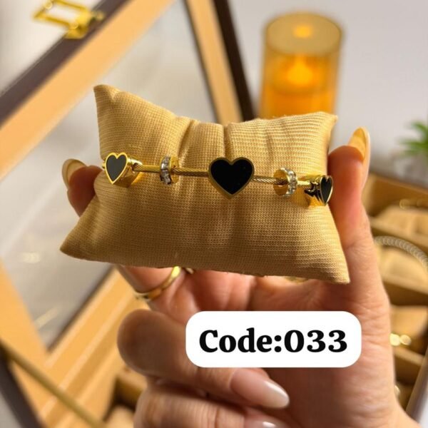 Black heart shaped openable Bracelet