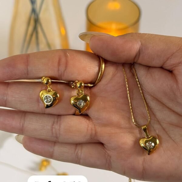 Stone studded heart shaped pendant with earings