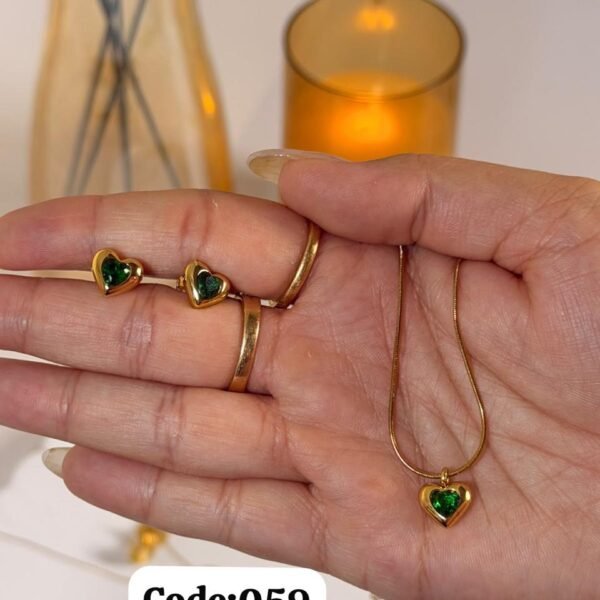 Green heart shaped pendant with earings