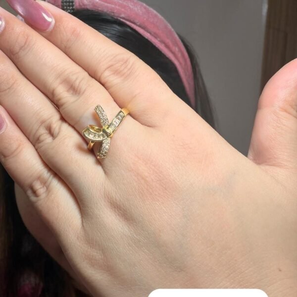 Bow shaped ring